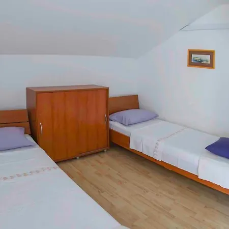 In - Insel Pasman 31078